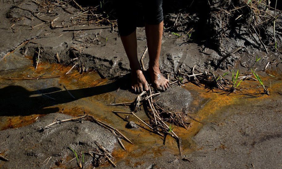amazon-oil-spill-credit-ivan-castaneira