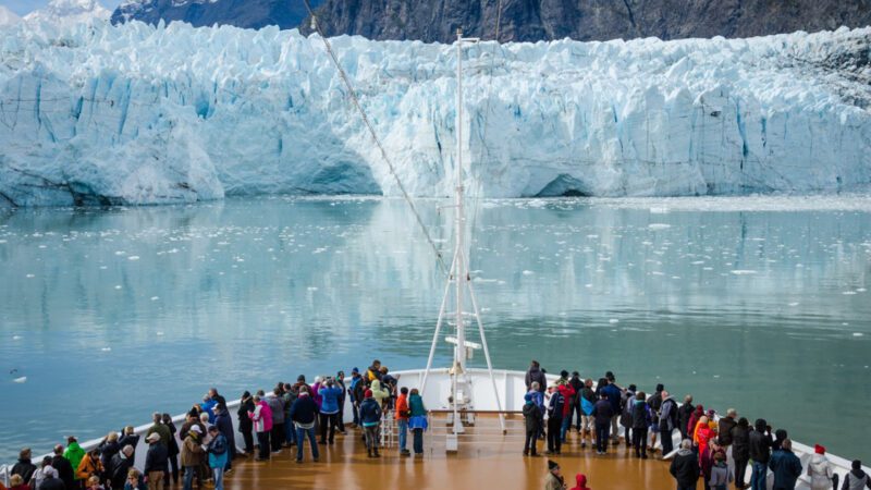 shipping-and-cruises-are-endagering-the-Arctic